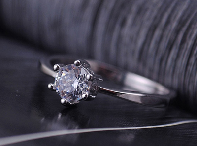 日韩欧版 四爪八心八箭锆石仿真钻裸钻时尚女仿钻戒婚礼戒指 -16号