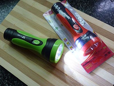 3105LED手电筒 家用塑料充电手电筒 便携式手电筒E3-3-5