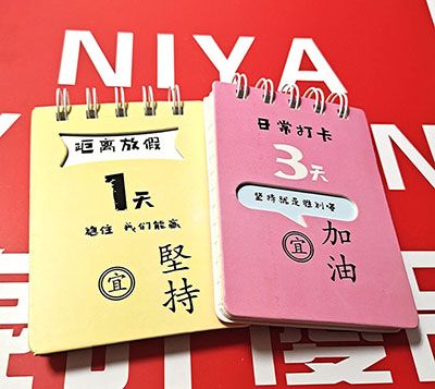 A7镂空线圈本77x107mm内页横线80张e4-1-4