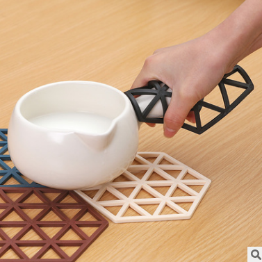 原价1.15元特价创意硅胶隔热垫 条纹北欧 厨房防烫 餐桌垫 盘子垫隔热垫三角（1000个/箱）-个A4-3-3